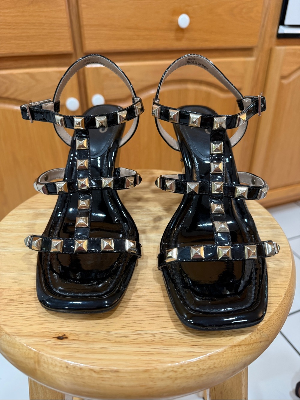 Mix No. 6 Noreen Black Patent Gold Studded Wedge Sandals 9 Y2K